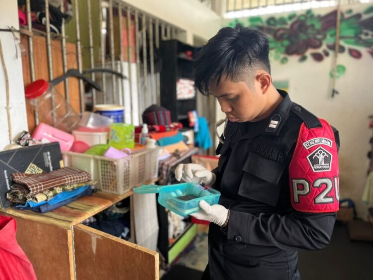 Deteksi Dini, Kalapas Sutarno Pimpin Razia Kamar Hunian