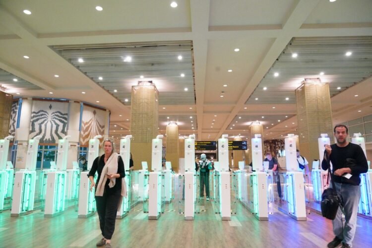 Orang Asing Pemegang ITAP dan ITAS Bisa Melintasi Autogate Imigrasi