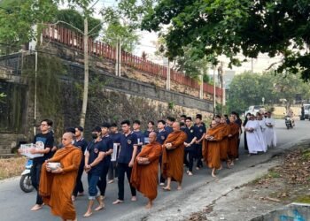Umat Buddha Rayakan Abhisekha Rupang Buddha se Kaltara di Kota Tarakan 