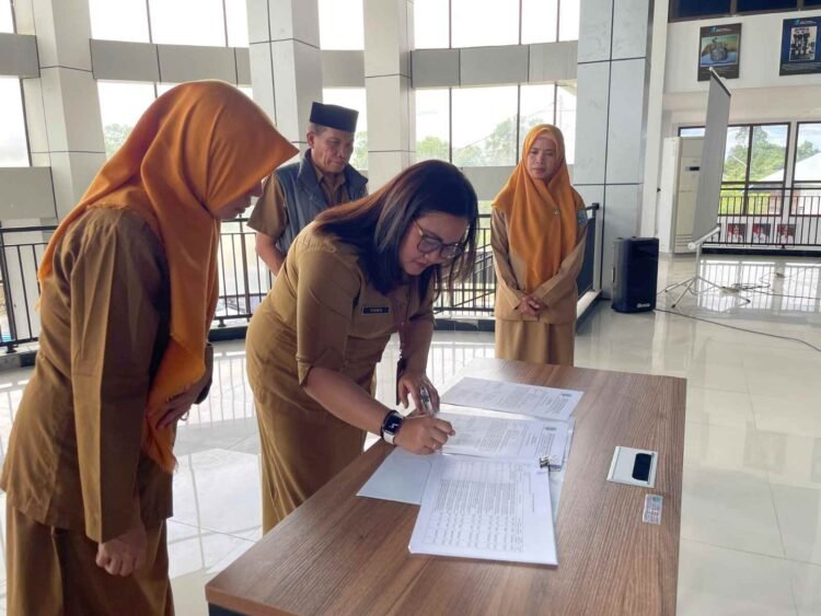 Pertama Di Kaltara, DPK Kaltara Musnahkan Ribuan Arsip