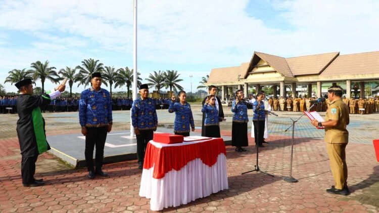 Lantik Pejabat Fungsional dan PPPK, Gubernur Minta ASN Aplikasikan Nilai BerAKHLAK