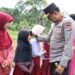 Kapolda Kaltara Singgah dan Makan Bersama Murid SDN 016 Tanjung Palas di Tengah Kunjungan Kerja