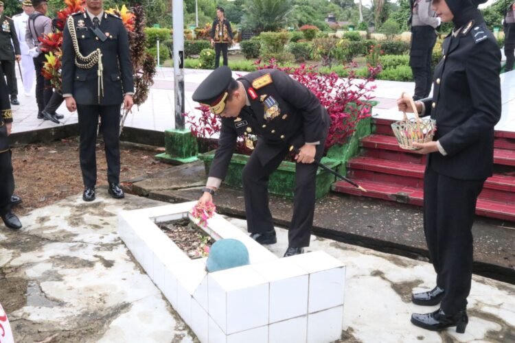 Kapolda Pimpin Ziarah Makam Pahlawan Memperingati HUT RI ke-80