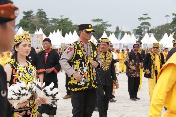Kapolda Hadiri Upacara Pengibaran Bendera Peringatan Hari Jadi Kota Tanjung Selor Ke 235 dan Kabupaten Bulungan Ke 65 