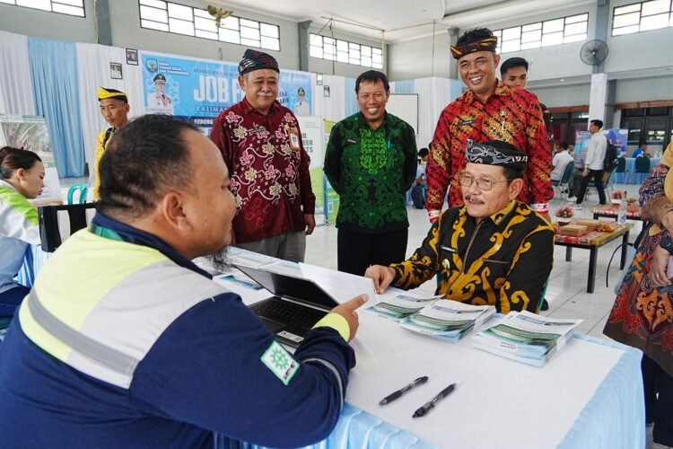 Buka Job Fair 2025, Wagub Dorong Sinergi Pemerintah dan Dunia Usaha Tekan Angka Kemiskinan  