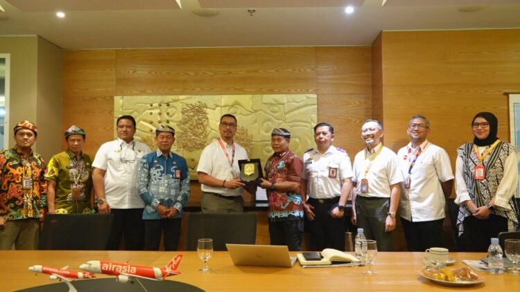 Tingkatkan Konektivitas, Pemprov Dorong AirAsia Buka Rute Penerbangan Tarakan-Tawau 