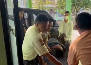 Seorang Ibu Pencari Rumput Diterkam Buaya, Personel Polres Gerak Cepat melakukan Penyelamatan