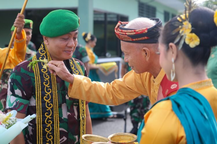 Tradisi Satuan Sambut Dandim 0907/Tarakan Letkol Inf Danan Wisnubrata