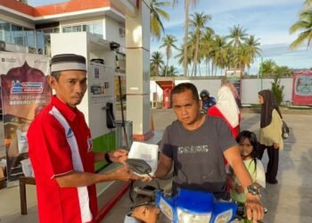 Pertamina Patra Niaga Regional Kalimantan Berbagi Takjil dan Sembako untuk Masyarakat Sebatik