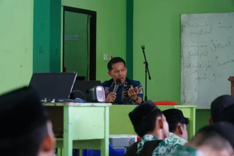 KUPP Sungai Nyamuk Kenalkan Alat Keselamatan hingga Aturan Pelayaran ke Siswa MA As’adiyah