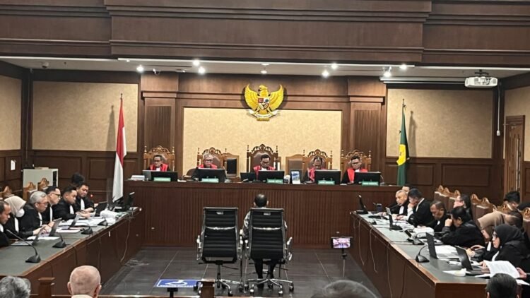 Skakmat Rocky Gerung, Jaksa Ungkap Nadiem Sengaja ‘Tutup Telinga’ ke Dirjen demi “Gol-kan” ChromeOS
