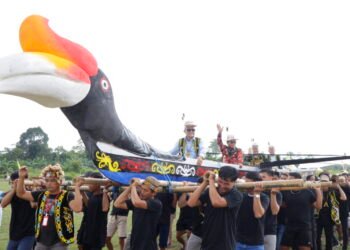 Gubernur Ajak Generasi Muda Jaga Nilai Budaya Dayak Kenyah Temengang Iwan