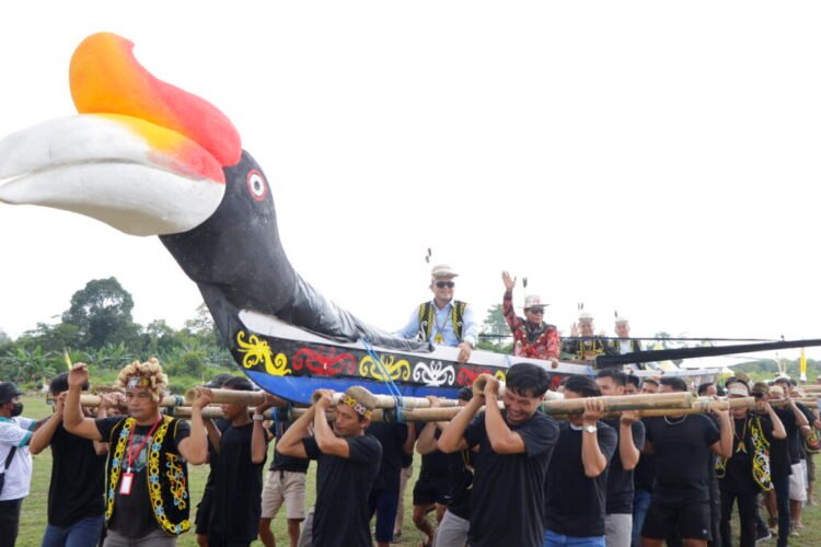 Gubernur Ajak Generasi Muda Jaga Nilai Budaya Dayak Kenyah Temengang Iwan