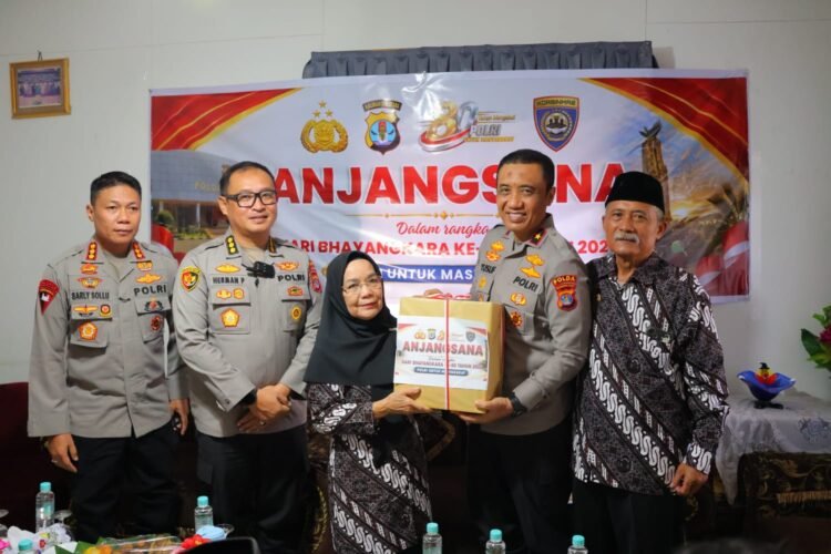 Wakapolda Kaltara Laksanakan Anjangsana dan Silahturahmi Kepada Purnawirawan Polri dan Warakawuri Jelang Hari Bhayangkara ke-80