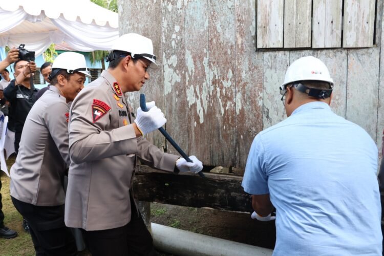 Polda Gelar Bedah Rumah di Desa Gunung Sari, Wujud Kepedulian pada Hari Bhayangkara ke-80