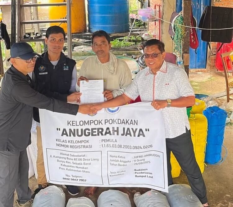 Realisasikan Aspirasi Masyarakat, Muhammad Nasir Serahkan Bantuan Sarana Budidaya Rumput Laut