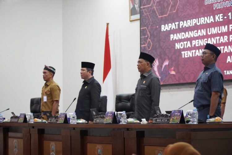 Sekprov Hadiri Paripurna Pandangan Umum Fraksi terhadap Ranperda APBD 2025