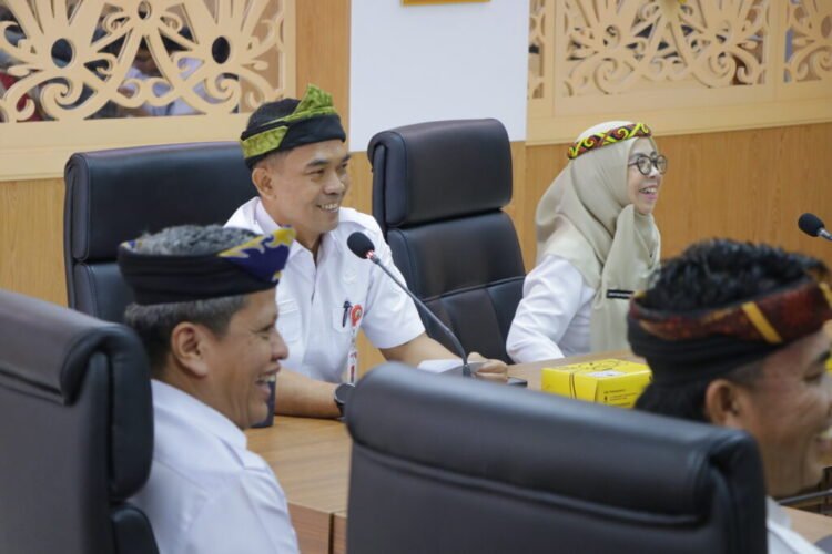 Pemprov Berangkatkan 60 Putra-Putri Petani Perbatasan Kuliah Vokasi di Politeknik Samarinda