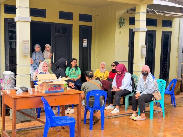 Vamelia Tinjau Longsor di Tana Tidung