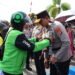 Komunitas Ojol Tanjung Selor Lepas Kepergian Irjen Pol. Djati Wiyoto Abadhy dengan Syal Dayak
