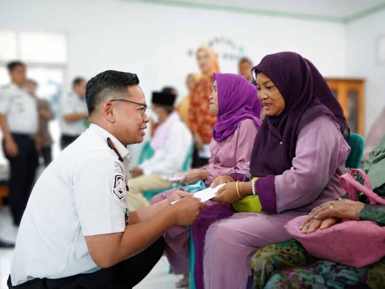 Kantor Imigrasi Tarakan Gelar Bakti Sosial dan Pemeriksaan Kesehatan Gratis Sambut HUT ke-81 RI