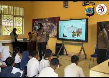 Polwan Polda Kaltara Gelar kegiatan Goes To School