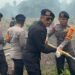 Tak Kenal Lelah, Dansat Brimob Kaltara Turun Langsung Pastikan Karhutla Di Selimau Benar-Benar Padam