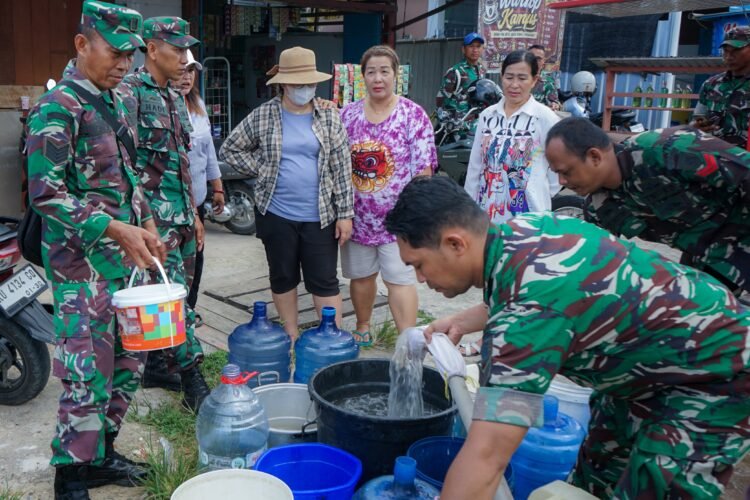 Kodim Tarakan Salurkan 7.000 Liter Air Bersih, Warga Kampung Satu dan Kampung Enam Terbantu