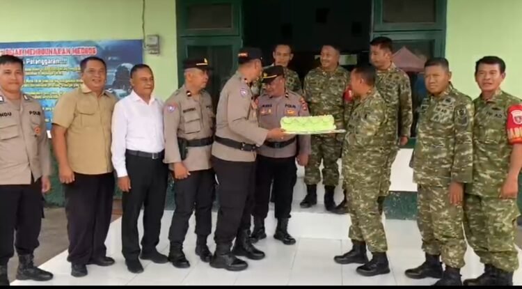 Polsek Tarakan Barat Berikan Surprise HUT Ke-81 TNI, Perkuat Sinergitas TNI-Polri