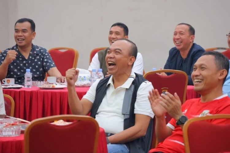 Dramatis! Indonesia Taklukkan Thailand Lewat Adu Penalti, Semangat Nasionalisme Membara di Polda Kaltara