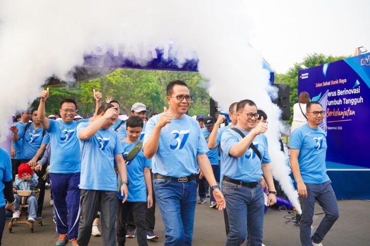 Rayakan HUT Ke-37, Bank Raya Hadirkan Pengalaman Raya Active melalui Jalan Sehat 