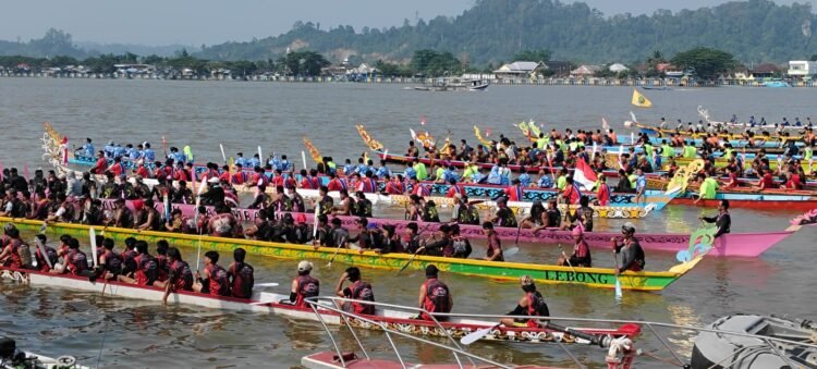 Festival Sungai Kayan 2026 Resmi Dibuka, 122 Perahu dan 3.500 Pendayung Siap Adu Cepat