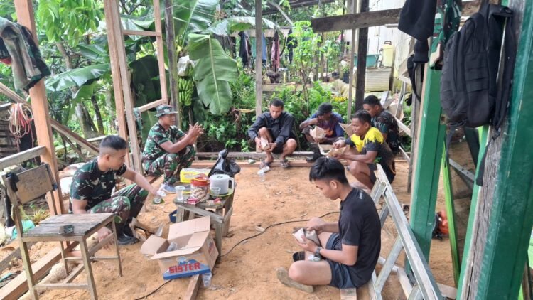 Satgas TMMD Tarakan Pererat Kebersamaan Lewat Makan Siang Bersama Warga