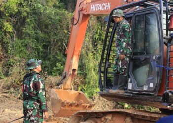 Tinjau Pembukaan Jalan 2,5 Kilometer di Mamburungan, Dansatgas TMMD Tarakan Tekankan Manfaat bagi Warga
