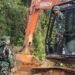 Tinjau Pembukaan Jalan 2,5 Kilometer di Mamburungan, Dansatgas TMMD Tarakan Tekankan Manfaat bagi Warga
