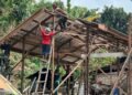 Satgas TMMD dan Warga Gotong Royong Bangun Rumah Cristina, Harapan Hunian Layak Kian Dekat