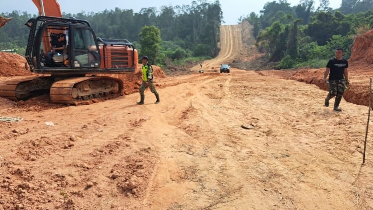 Tembus Perbukitan Tanjung Batu, Satgas TMMD Tarakan Kebut Pembukaan Jalan