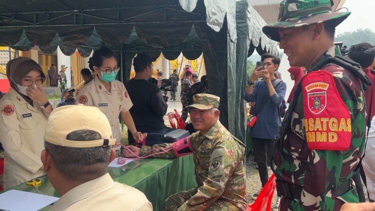 Tak Hanya Bangun Jalan, TMMD ke-130 Tarakan Hadirkan Pengobatan Gratis untuk Warga